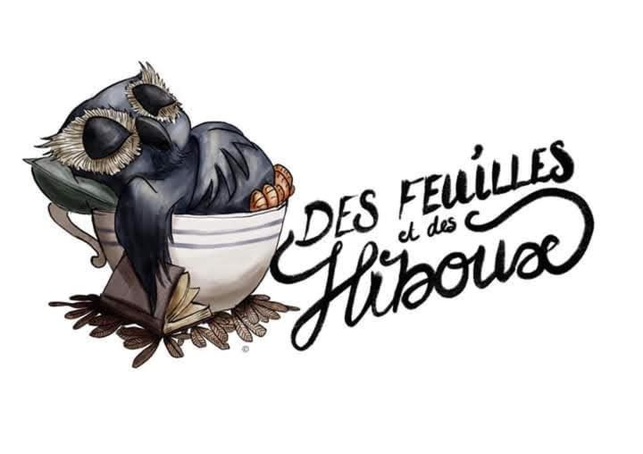 Des Feuilles Et Des Hiboux Hotell Plescop Exteriör bild